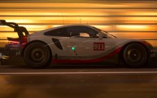 Porsche 911 RSR racing