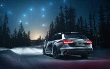Audi RS6 parked on the snowy road