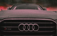 Audi SQ5 under the rain